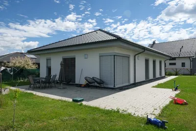 Natura Exclusive – břidlicově černá